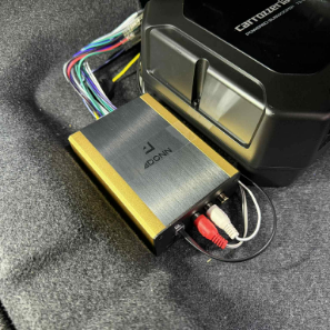 ジムニーの助手席シート下にDSP設置