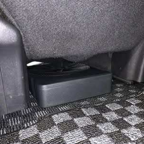 セレナのシート下